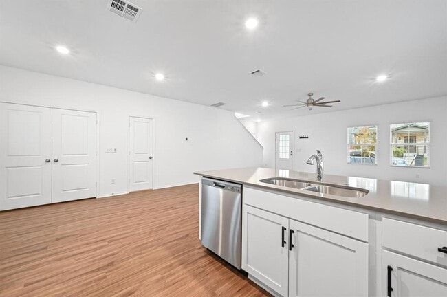 Building Photo - 167 Rioja