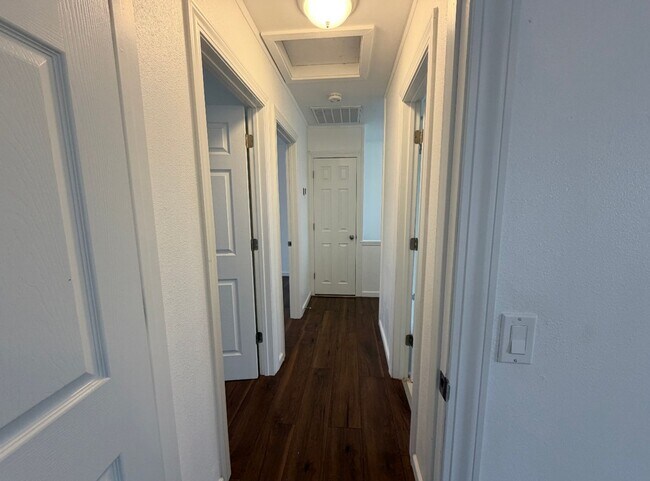 Building Photo - Completely Remodeled Three Bedroom One Bath in Richland - Move in Ready!!