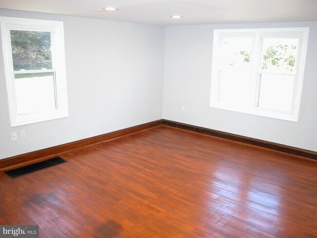 Building Photo - 14835 Clear Spring Rd