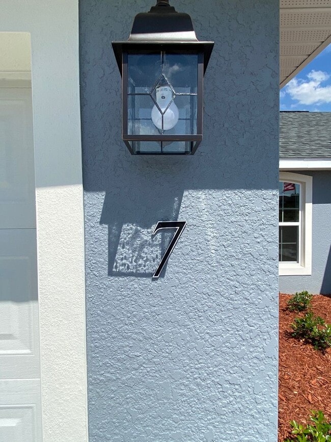 Building Photo - Custom Home - Desirable SE Ocala Neighborh...