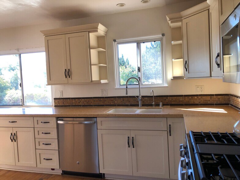 Building Photo - 258 Mar Vista Dr
