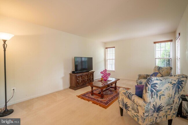 Building Photo - 10955 Southcoate Village Dr