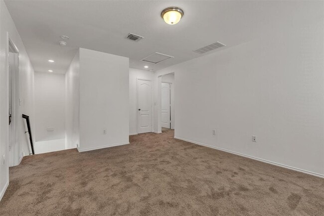 Building Photo - 6729 Horseshoe Pond Dr