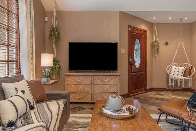 Building Photo - 20415 Linden Tree Dr