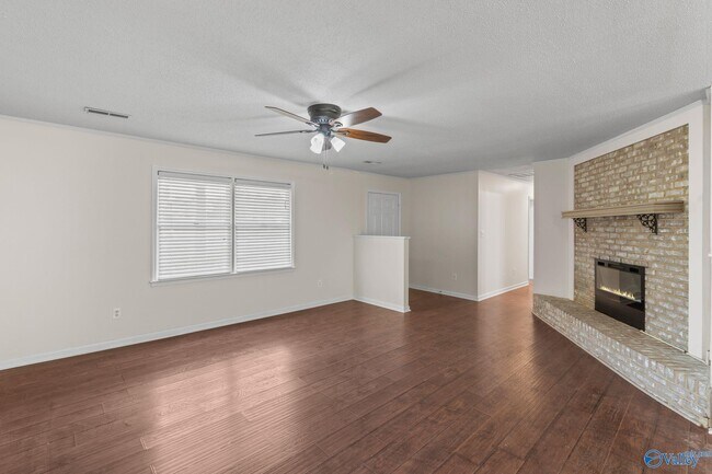 Building Photo - 1011 Sandy Springs Rd NW