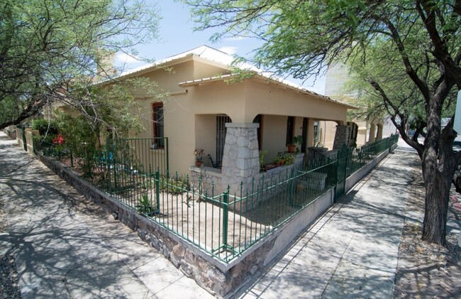 Building Photo - Armory Park Villas