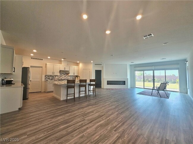Building Photo - 6516 Twin Brks Ave