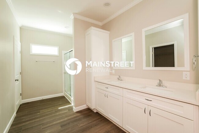 Building Photo - 4 Bedroom Pet-Friendly Home in North Port, FL with Main Street Renewal
