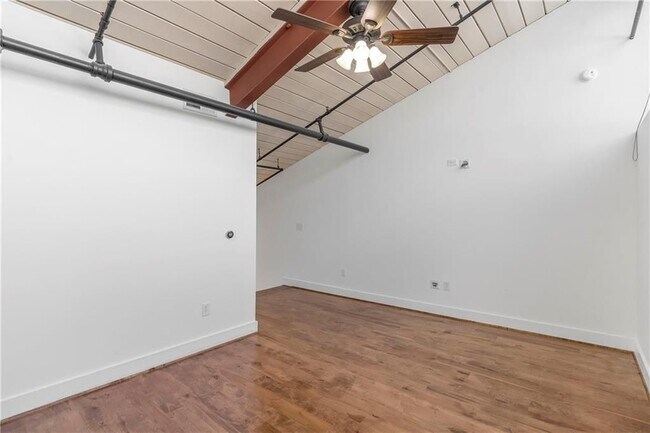 Building Photo - 1261 Caroline St NE