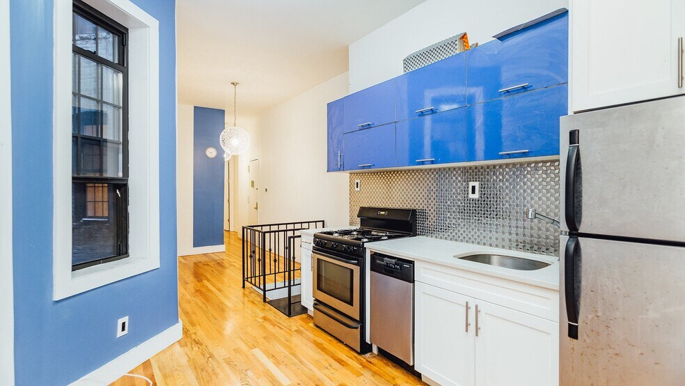 Building Photo - 1154 Gates Ave