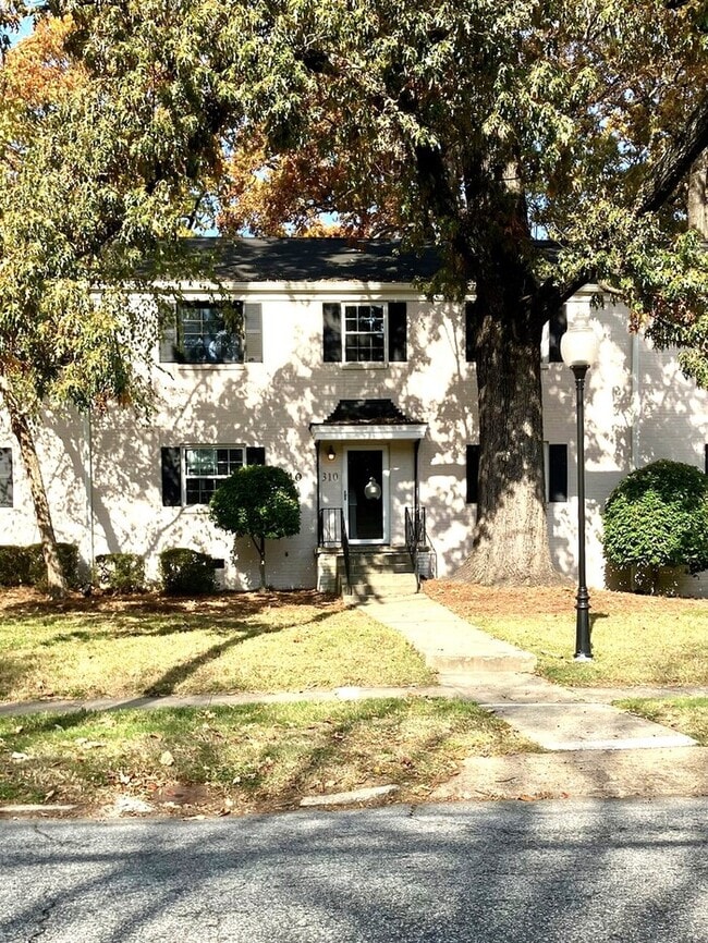 Building Photo - Updated Condo