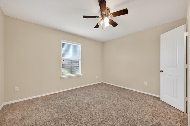 Building Photo - 3026 Village Creek Dr