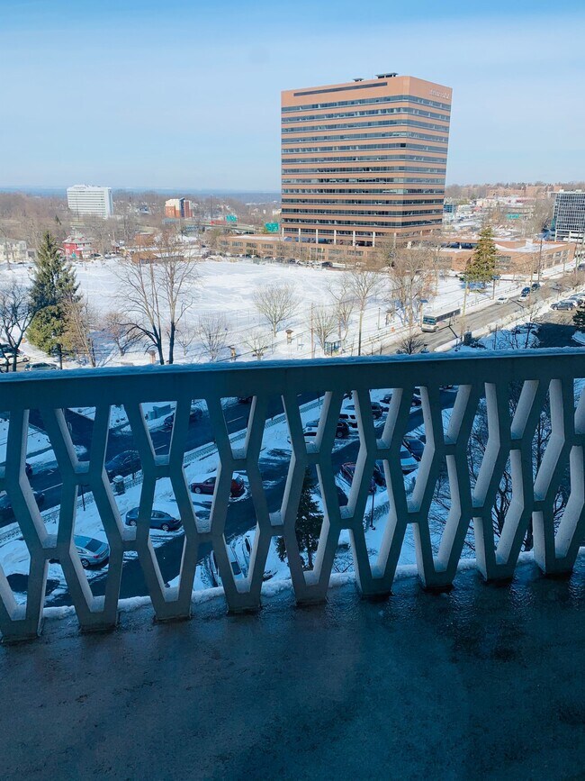 Building Photo - 2000 Linwood Ave