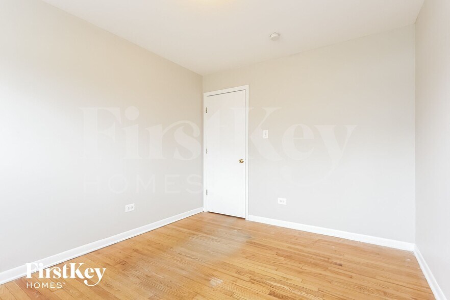 Building Photo - 3028 W 141st St