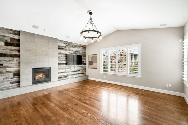 Building Photo - Luxury 4BD, 4BA Backcountry Home with Fenc...