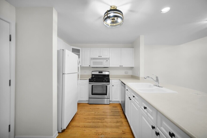 Building Photo - 4934 S Cornell Ave