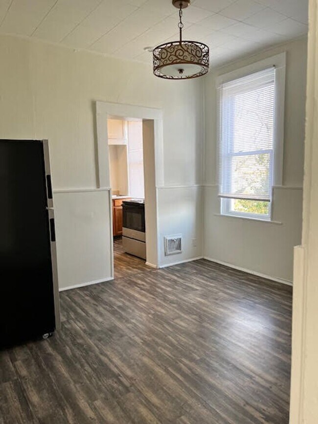 Building Photo - 1424 California Ave