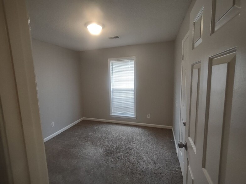 Building Photo - 3914 Winwood Dr