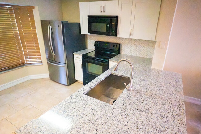 Primary Photo - 1088 Jeffery St