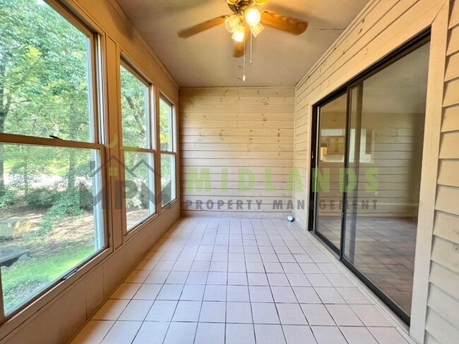 Building Photo - 6008 Village Creek Dr