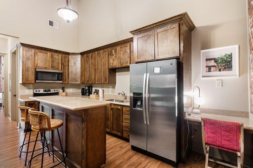 Building Photo - 30 Baronne St