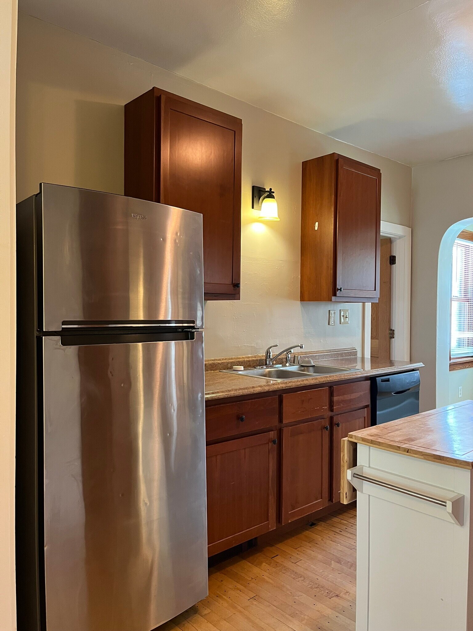 Building Photo - 1211 E Saveland Ave