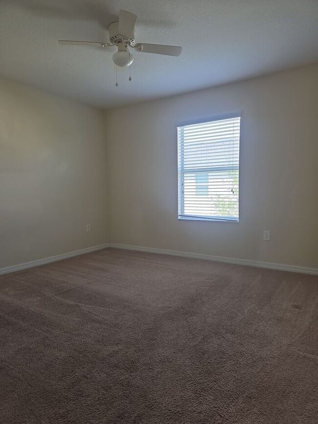 Building Photo - Amazing 4 Bedroom + Office/Bonus Room, 2 1...