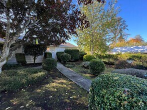 Building Photo - Lovely 2 Bed + 1 Bath Unit in Forest Grove...
