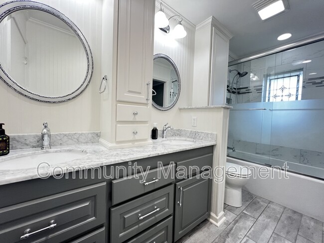 Building Photo - 13741 Willowridge Ave