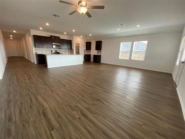 Building Photo - 215 Chickasaw Ln