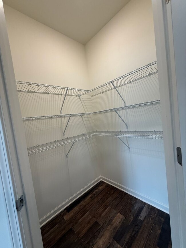 Building Photo - Springville Schools One Level 4 Bedroom / 3 Bathroom/ 3 Car Garage