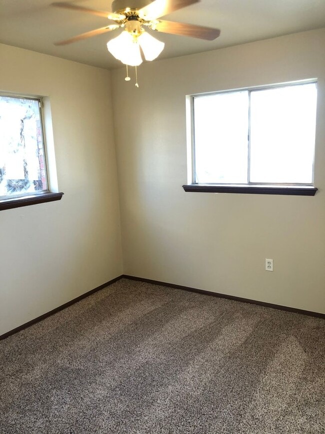 Building Photo - Cute 3-4 bed room, 1 bath home for rent in Moore near Santa Fe and NW 27th