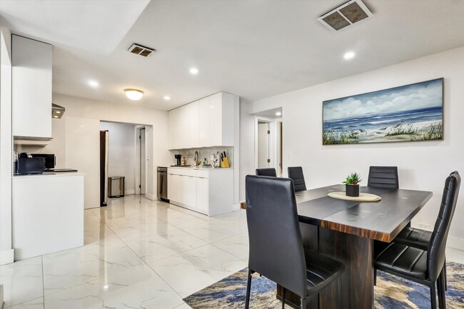 Building Photo - Single Family Home in Non HOA East Boca Raton