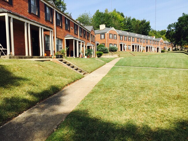 Exterior/Front Lawn - 1640 Valley Ave