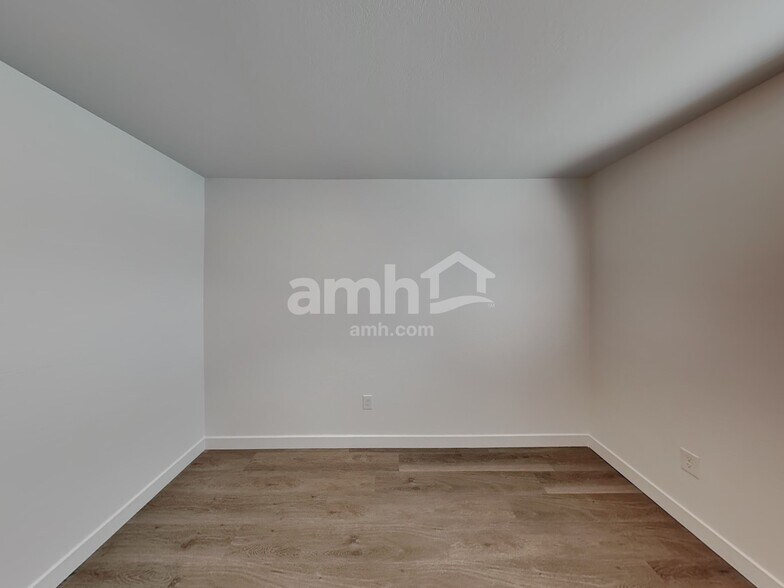 Building Photo - 9731 W Parkway Dr