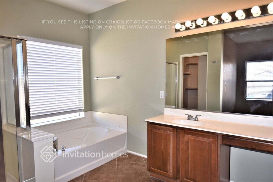 Building Photo - 44258 W Cypress Ln