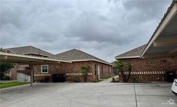 Building Photo - 2611 E Eisenhower Ave