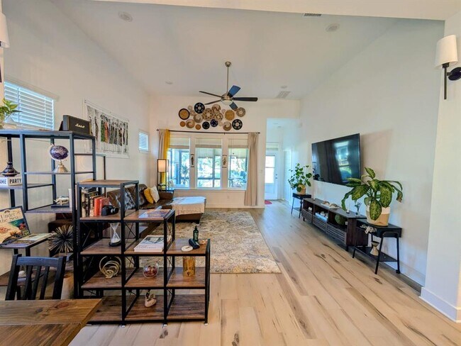 Building Photo - 109 Monterey Oak Trl