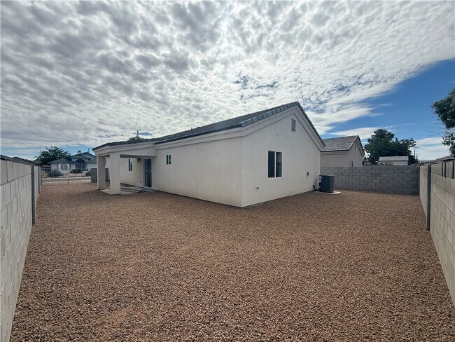 Building Photo - 3595 N Verdugo Rd