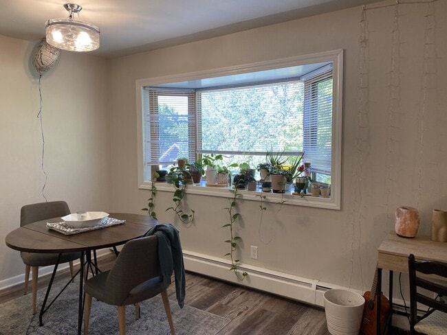 Building Photo - Carriage Hill Apartments