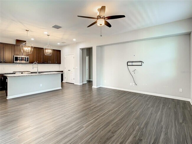 Building Photo - 14912 Caravan Ave