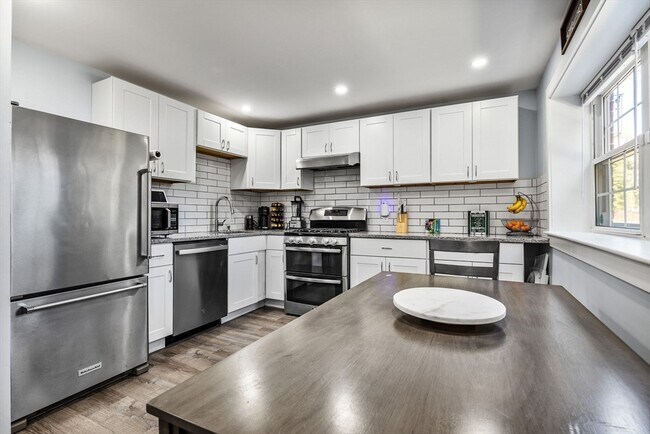 Primary Photo - 90 Edgelawn Ave