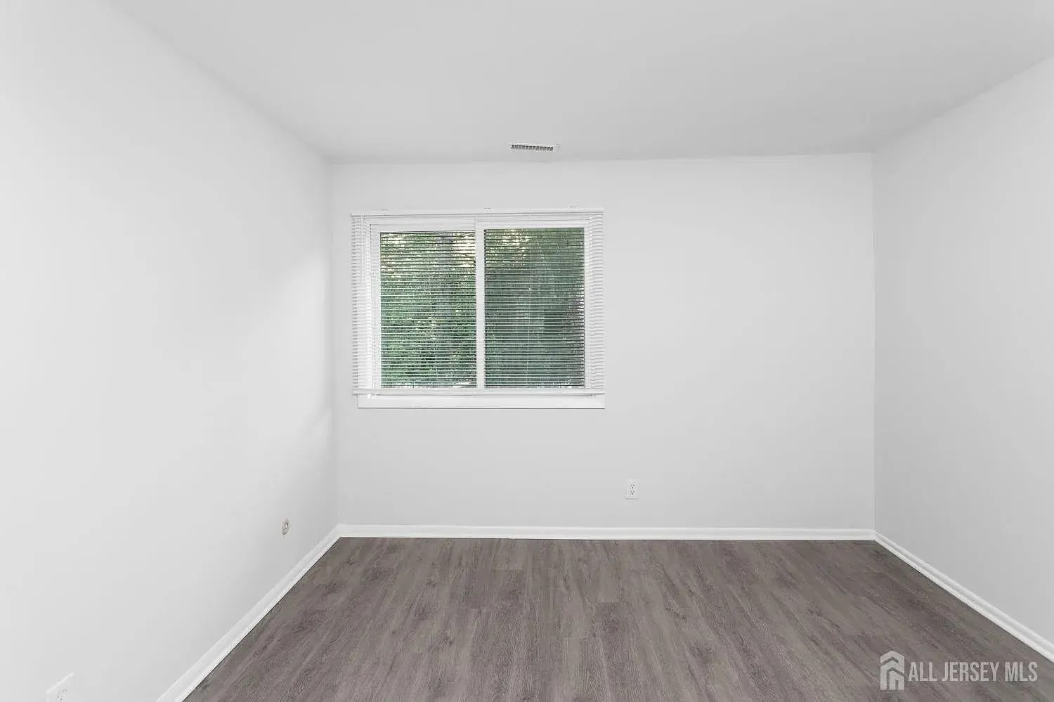 Building Photo - 3231 Sayre Dr
