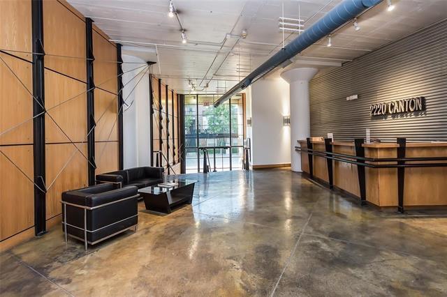 Building Photo - 2220 Canton St