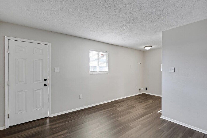 Building Photo - 216 Gunter St