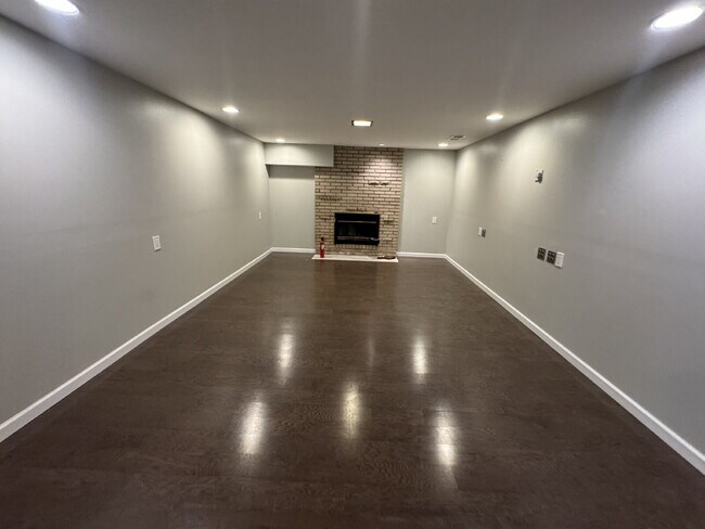 Building Photo - 6701 Kingston Dr