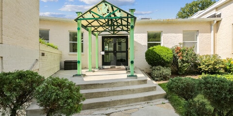 Building Photo - Montessori Living