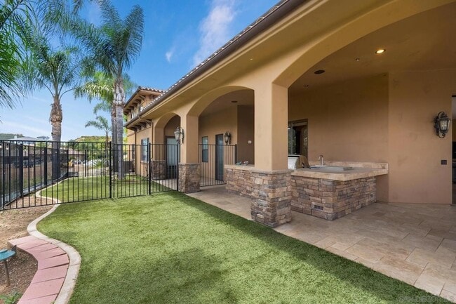 Building Photo - 208 Alicia Way