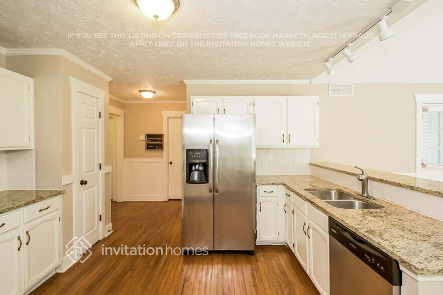 Building Photo - 500 Clear Lake Ln