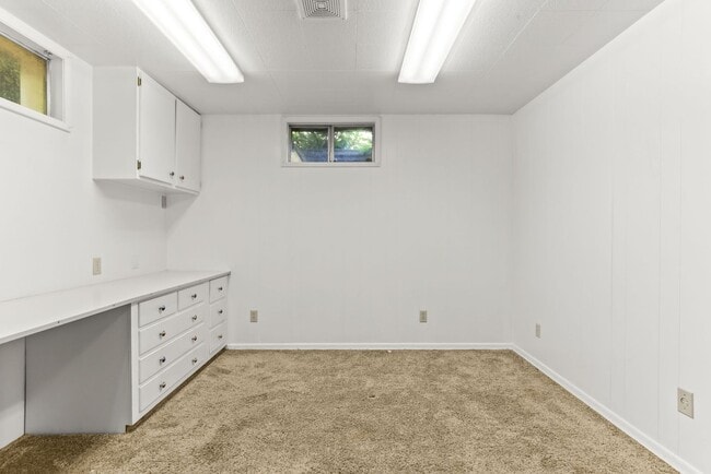 Building Photo - 9877 SE 33rd Ave